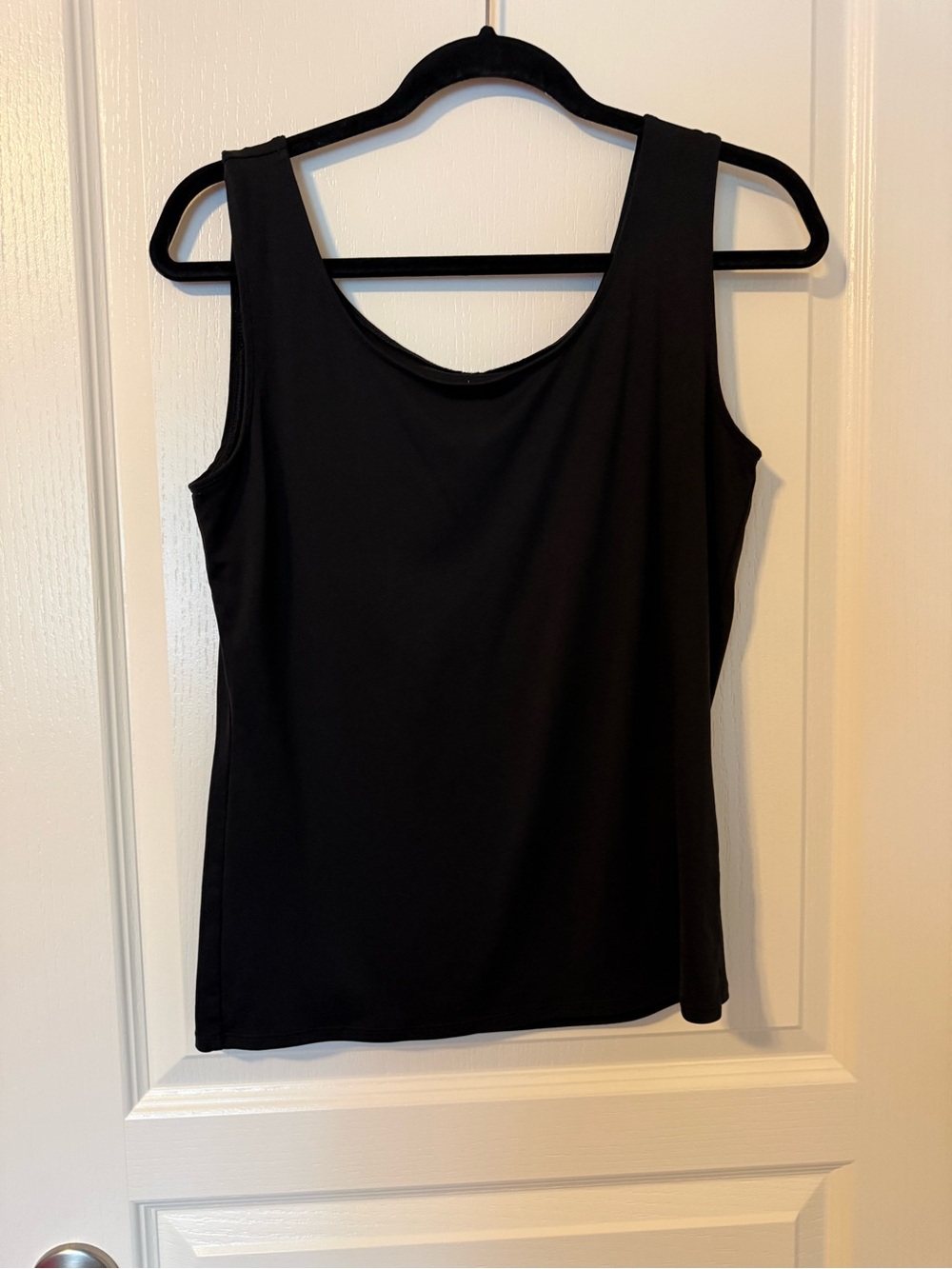 White House Black Market Black Sleeveless Scoop Neck Tank